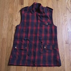 Blu Pepper plaid vest, women's small, colors navy blue and red
